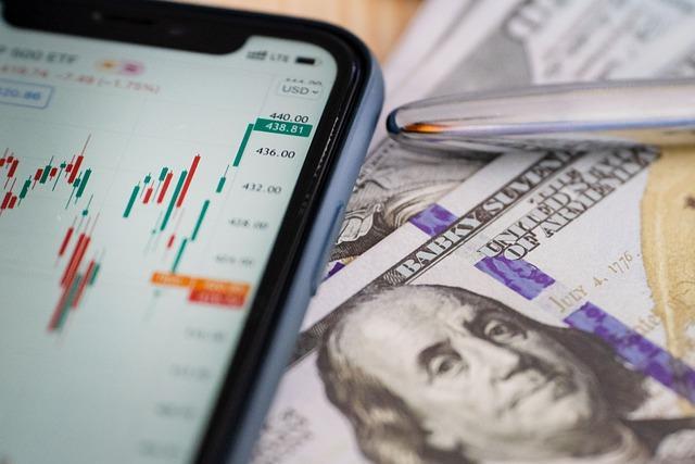 Venture Capital vs Private Equity: Which Investment Path Is Right for You?